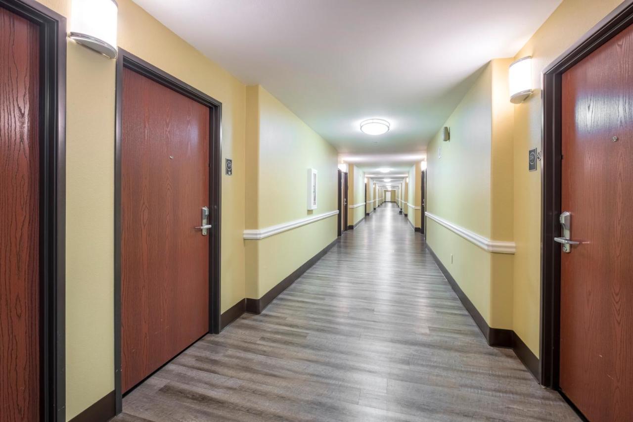 Red Roof Inn & Suites Лейк Чарльз Экстерьер фото