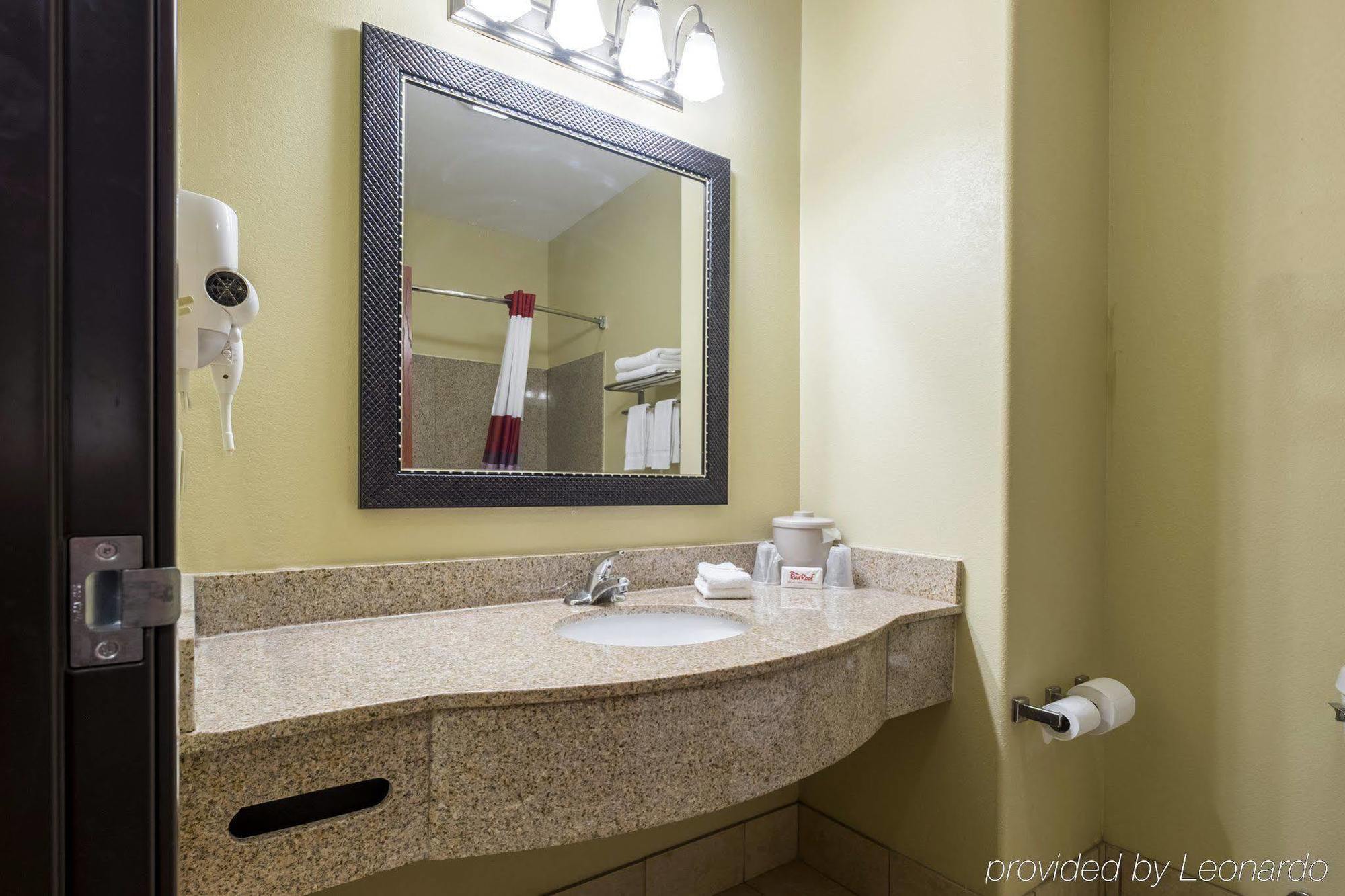 Red Roof Inn & Suites Лейк Чарльз Экстерьер фото