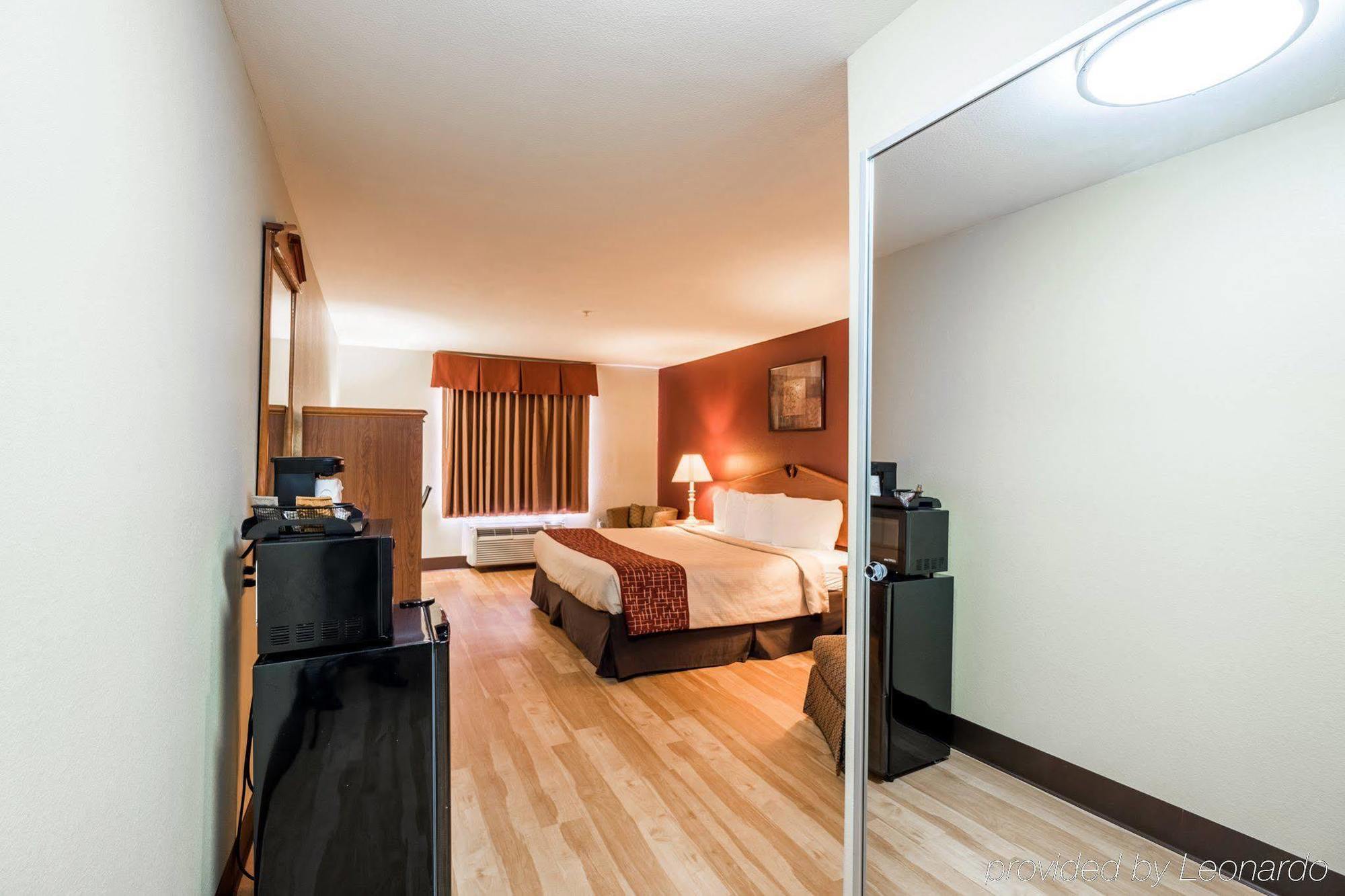 Red Roof Inn & Suites Лейк Чарльз Экстерьер фото