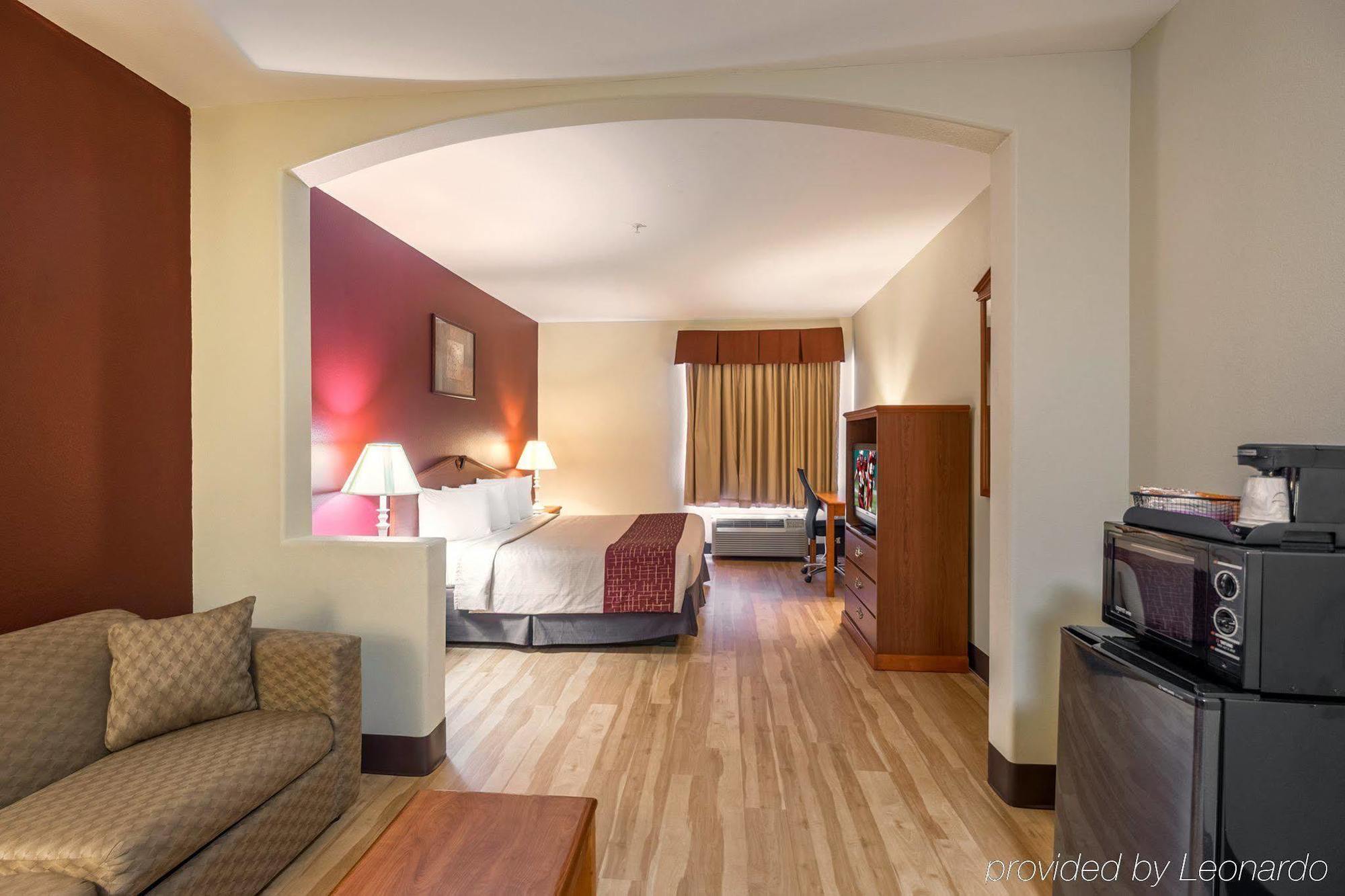 Red Roof Inn & Suites Лейк Чарльз Экстерьер фото