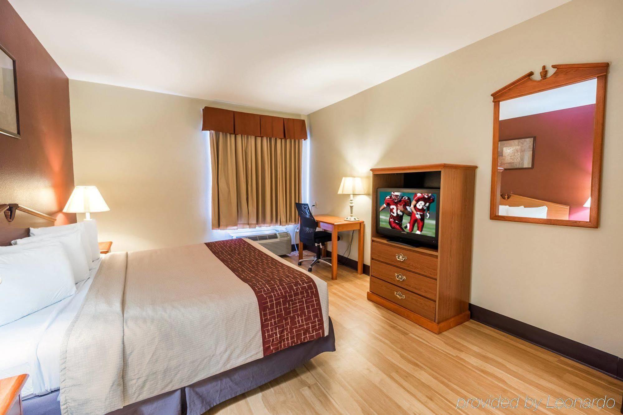 Red Roof Inn & Suites Лейк Чарльз Экстерьер фото